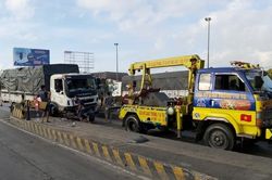 Xe tải lao vào trạm thu phí cao tốc TP Hồ Chí Minh - Trung Lương