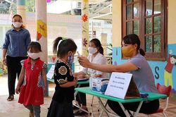 Nỗ lực vượt khó nuôi dạy học sinh bán trú vùng biên