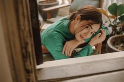 Từ gái quê, đi bưng bê nhà hàng, 'ngọc nữ' đời mới bỗng chốc nổi tiếng