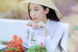 Hoa khôi đại học HUTECH khoe ảnh áo dài đẹp chết mê