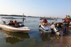 Lật thuyền trên sông Thu Bồn, 5 người mất tích
