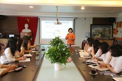 Tập huấn cho giáo viên cách dạy sách giáo khoa mới