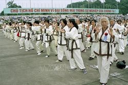 Tuổi cao, gương sáng, xứng đáng đi đầu