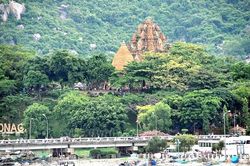Tháp Bà Ponagar - quần thể kiến trúc Chăm