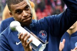 Mbappe không muốn hưởng vinh quang một mình