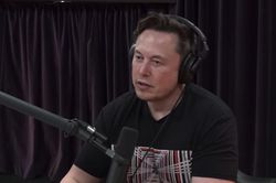 Elon Musk đoán con người sẽ giao tiếp với nhau mà không cần nói