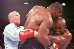 Holyfield trở lại để phục thù Mike Tyson?