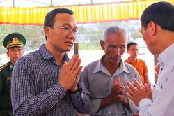 Phó chủ tịch Ủy ban ATGT Quốc gia đến hiện trường vụ lật ghe trên sông