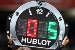 FIFA cho phép các đội bóng được thay 5 cầu thủ trong mỗi trận đấu