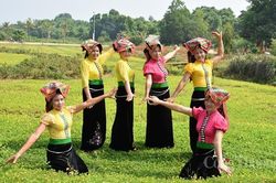 Khăn Piêu- 'thước đo' tài năng và phẩm hạnh phụ nữ Thái