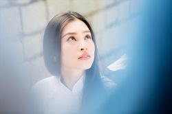 Khoảnh khắc xinh xuất sắc của Hoa hậu Tiểu Vy khi lấn sân diễn xuất