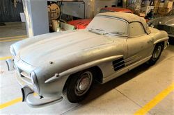 Mercedes-Benz 300 SL bị bỏ rơi trong nhà kho giá hơn 1 triệu USD