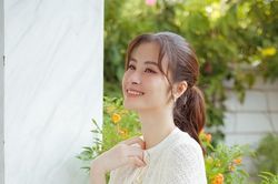 Không ngoài dự đoán, Đông Nhi lấy nước mắt khán giả với MV 'Khi con là mẹ'