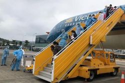 Thêm 300 công dân Việt Nam được đưa từ Canada về nước