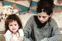 Selena Gomez, Justin Bieber đăng ảnh thời trẻ của mẹ