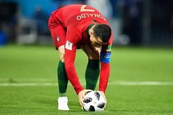 Ronaldo và cú đá 11 m uy lực khiến đối thủ gặp chấn thương