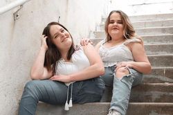 Cuộc sống của cặp song sinh dính liền sau 14 năm phẫu thuật tách đôi
