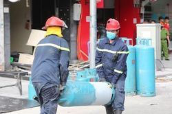 Nổ bình ga ở ngôi nhà 5 tầng phố Cửa Nam, 4 người phải đi cấp cứu