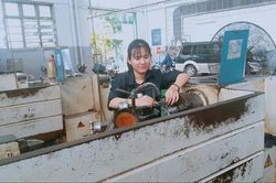 Hai nữ sinh chinh phục ngành kỹ thuật