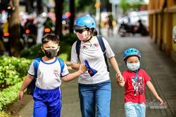 Bâng khuâng đưa con 'tựu trường' lần 2