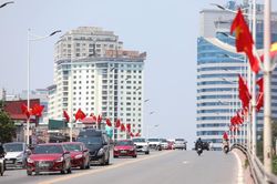 Hà Nội bắt đầu trạng thái 'bình thường mới' thời hậu COVID-19
