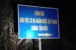 Tìm thấy thi thể cháu bé thứ hai bị đuối nước khi tắm biển ở Quan Lạn