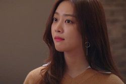 Thấy mẹ chồng nhòm ngó vàng cưới của mình để bán đi xin việc cho em chồng, nàng dâu có cách từ chối cực khéo