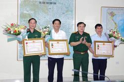 Bộ CHQS tỉnh trao tặng Huân chương Bảo vệ Tổ quốc