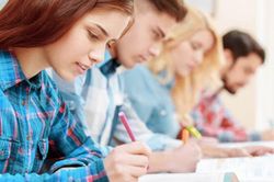Vượt ải IELTS: 7 bước đơn giản mà cực kỳ hiệu quả giúp bạn cải thiện điểm thi Viết