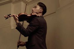 Nghệ sĩ Violin Hoàng Rob kết hợp cùng Khắc Hưng ra MV 'Mưa bóng mây'