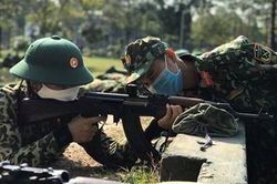 'Người anh' gần gũi của các nữ chiến sĩ mới