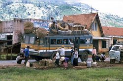 'Hết hồn' ảnh xe 'siêu tải trọng' ở Việt Nam năm 1990