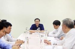 Tránh hô khẩu hiệu to tát, cần tập trung khai thác hình ảnh Bác Hồ gần gũi với nhân dân