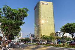 Phó Chủ tịch thành phố Đà Nẵng yêu cầu xử lý sai phạm tại 2 công trình ốp kính vàng gây chói mắt