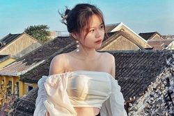 Bạn gái Quang Hải chuộng khoe eo thon, dùng đồ hàng hiệu