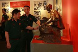 Triển lãm 'Luôn có Bác trong tim'