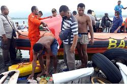 Rơi máy bay chở hàng tại Indonesia