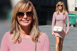 Amanda Holden lại 'thả rông' vòng 1 lộ điểm nhạy cảm trên phố, nhận nhiều chỉ trích