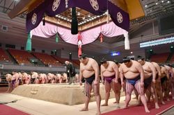 Võ sĩ sumo đầu tiên qua đời vì COVID-19