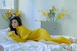 Sao Việt 24H: Đông Nhi tung ảnh đẹp như hoa, Lan Khuê có chuyến đi đầu tiên cùng quý tử