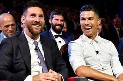 Ronaldo: 'Tôi ngưỡng mộ sự nghiệp của Messi'