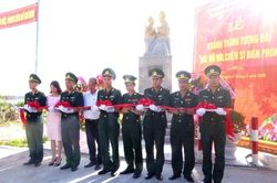 Khánh thành Tượng đài 'Bác Hồ với chiến sĩ Biên phòng'