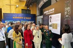 Trưng bày hình ảnh, hiện vật của các chiến sĩ cách mạng bị địch bắt, tù đày