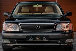 Lexus LS400 'dài ngoằng' của Tiểu vương Ả-Rập chỉ 991 triệu đồng