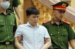 Gian lận thi cử ở Hòa Bình: 'Cứ nhận tội... vợ con, các anh bên ngoài sẽ lo'