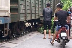 Sản phụ vừa sinh con bất ngờ lao vào đoàn tàu tự tử