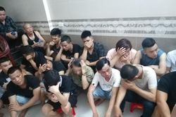 Hơn 60 cảnh sát vây bắt hàng chục đối tượng trong sới bạc