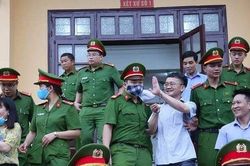 Gian lận thi cử ở Hòa Bình: Nụ cười ngạo nghễ của 'liên minh ma quỷ'?