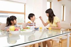 Những yêu thương của cha mẹ vô tình làm hại con trẻ