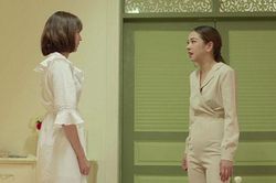 Góp một triệu mỗi tháng, em chồng vẫn đòi cơm phải có cá hồi, tôm hùm